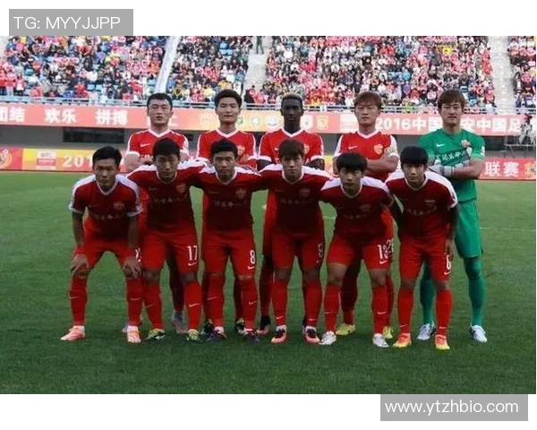 深圳足球队在世界杯预选赛中以50分稳居积分榜首位展现强劲实力